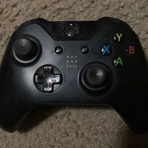 Trying to sell another Xbox 1 controller so I get more stuff for my pc